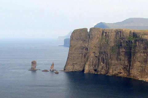 https://img1.advisor.travel/fs1600x1200px-Risin_og_Kellingin_1.jpg